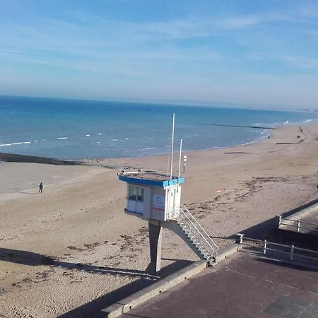 Neptune Lion sur Mer Bagian luar foto